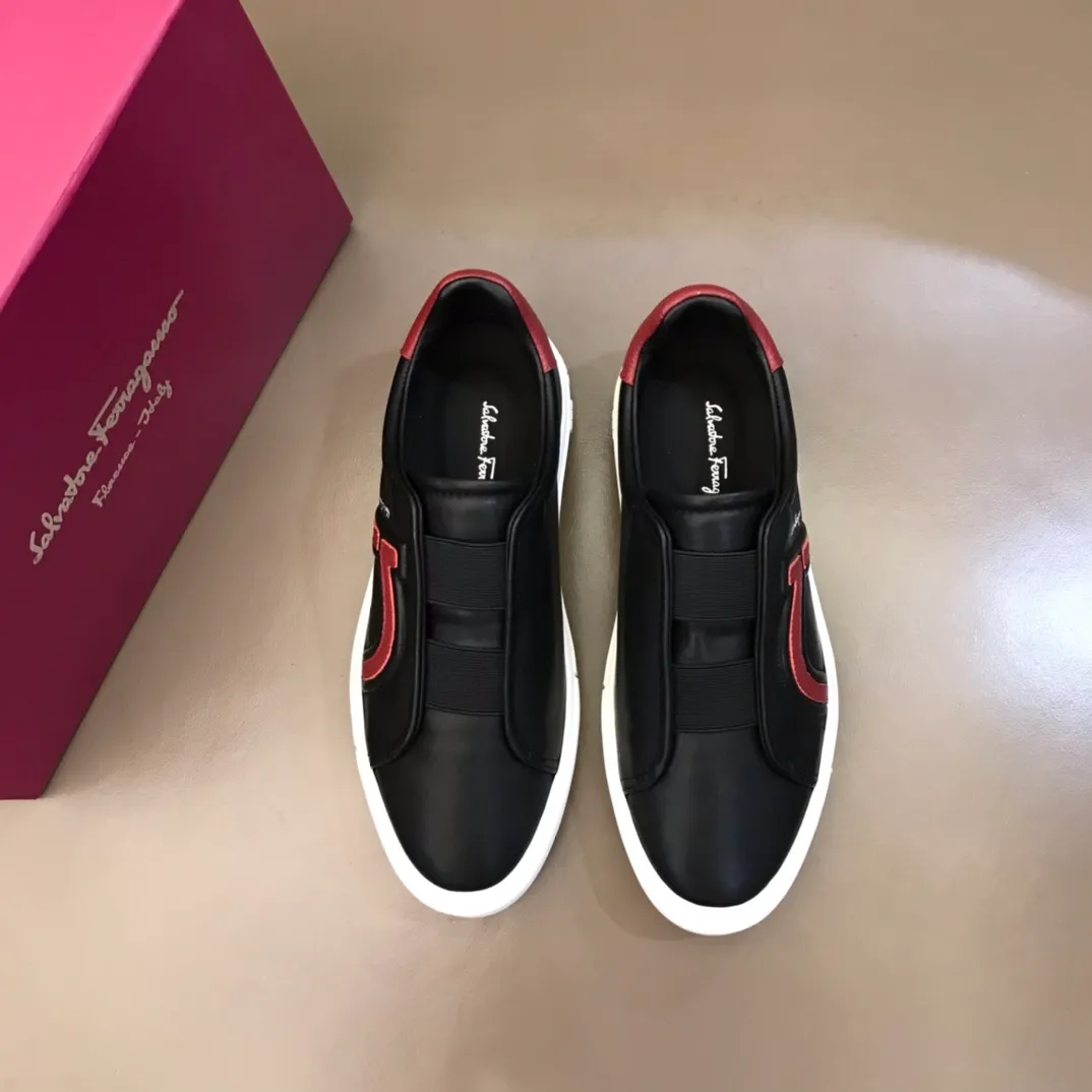 p400【Salvatore Ferraga**】New men's low-top casual shoes! Top-quality cow products, original lasts, made of imported cowhide, first-class texture, first-layer sheepskin lining! Original outsole! The details are exquisite and the style is versatile and upscale! Decorated with a three-dimensional Gancini logo, the back of the tongue and lace-up piping add a pop of color. The high-tech sole features a holographic pattern and Gancini details, making it ideal for a practical yet stylish everyday look. Code number 38-44 (45 can be customized)